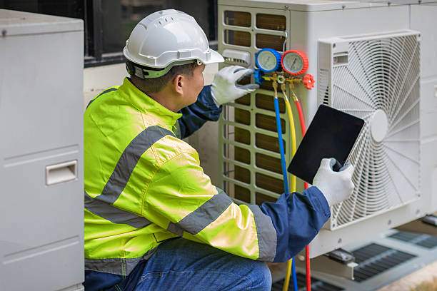 Professional Ac Installation technician working in Farmersville, IL